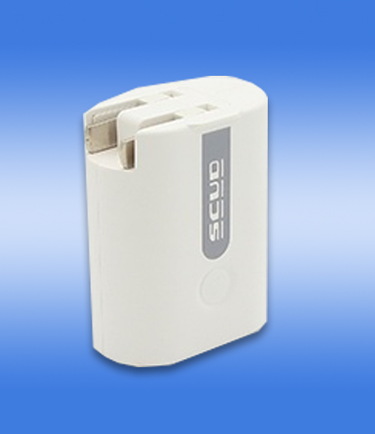 充電防水強(qiáng)光手電外殼批發(fā).jpg